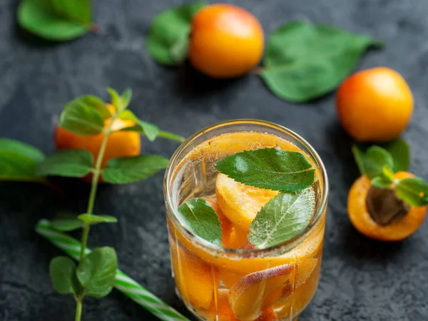 Summer Apricot Drink Cocktail Pieces Fruit Mint — Stok Foto
