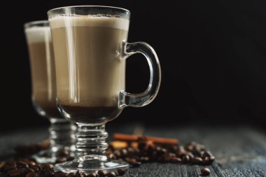 İrlanda kahvesi ya da kapuçino.