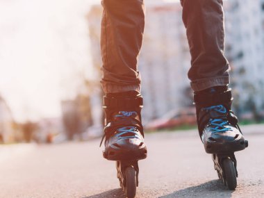 Şehirde serbest buz pateni