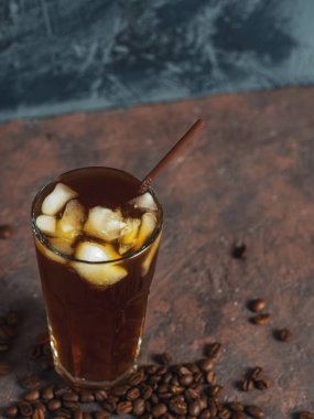 Bardakta buzlu kahve. Soğuk yaz içeceği