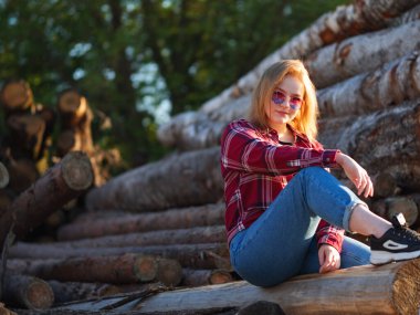 Kopyalama alanı olan şık genç kadın portresi