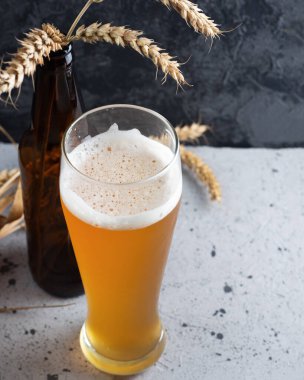 Geleneksel Alman buğday birasının yakın çekimi.