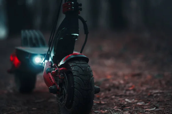 Puissant Scooter Électrique Moderne Quatre Roues Motrices Soir Avec Les — Photo