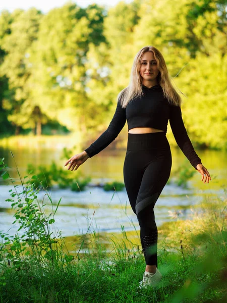 Sportliche Kaukasische Junge Blondine Outdoor Sport Sommer — Stockfoto