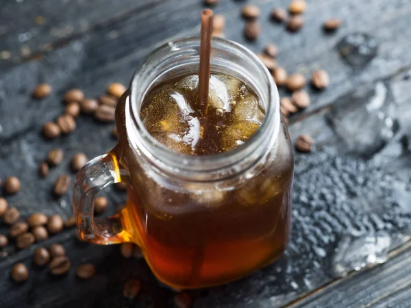 Pot Verre Café Glacé Sur Une Table Bois Sombre Close — Photo