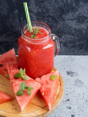 Cam kavanoz lezzetli yaz karpuzu smoothie