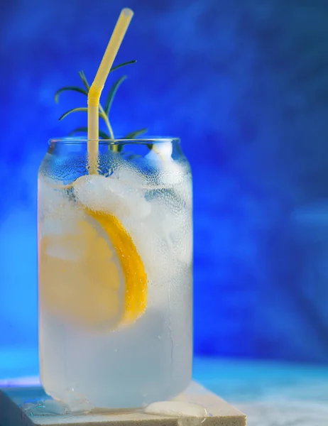 Glass Icy Summer Lemonade Lemon Rosemary Alcoholic Cocktail Gin — Stock Photo, Image