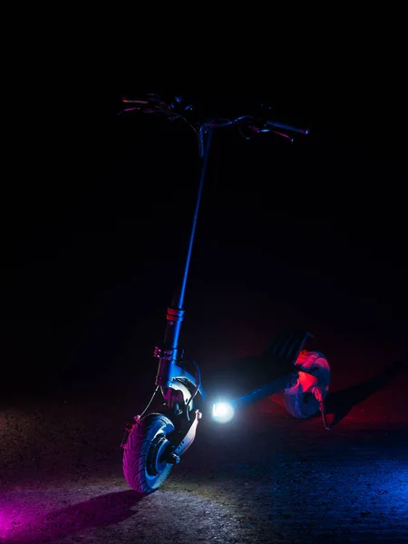 Leistungsstarker Moderner Elektroroller Neon Selektiver Fokus Umweltfreundlicher Transport — Stockfoto