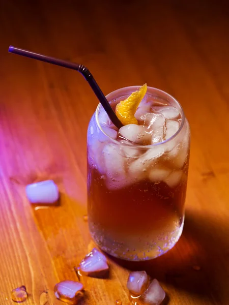 Refrescante Revigorante Bebida Verão Espresso Tônico Uma Mesa Madeira — Fotografia de Stock