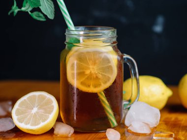 Limonlu ve naneli soğuk yaz çayı