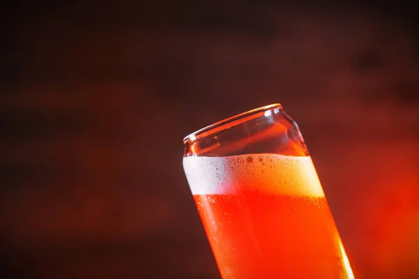 Verre Bière Sur Fond Bois Contre Jour Orange — Photo