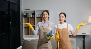 Dinamik temizlik ikilimizle verimli ve profesyonel ev idaresi. Mükemmel takım çalışması her evde lekesiz temizlik sağlar.