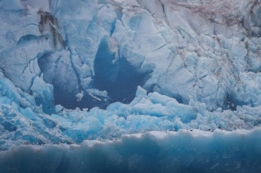 Qalerallit Sermia fiyortu, Grönland 'daki buzdağları ve buzdağlarıyla 2025 Ağustos' unda