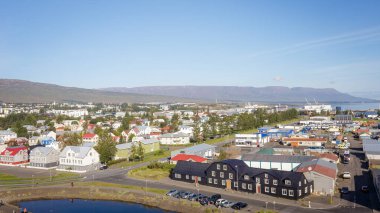 Akureyri, İzlanda 'nın sakin rıhtımı, Ağustos 2025. 