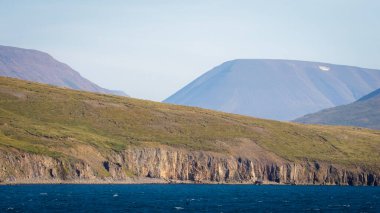Akureyri, İzlanda, 19 Ağustos 2025, Kuzey İzlanda 'da uzun bir fiyort olan Eyjafjrur' un Akureyri bölgesinin manzaraları.