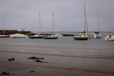 Eylül 2025 'te Northumberland Sahili' nde Beadnell Körfezi 'ne küçük bir balıkçı limanı kuruldu.