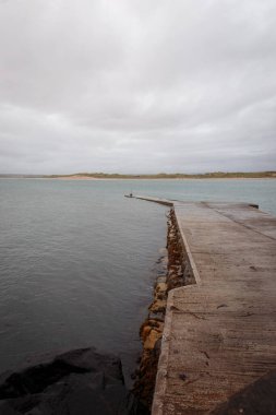 Eylül 2025 'te Northumberland Sahili' nde Beadnell Körfezi 'ne küçük bir balıkçı limanı kuruldu.