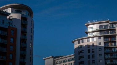 Leeds Skyline 'da kış güneşi Leeds Rıhtımı' ndan Leeds Nehri 'ne, Leeds, Batı Yorkshire, İngiltere Kasım 2025.
