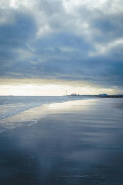 Everchanging Kambois Plajı, Kambois, Northumberland, Şubat 2026