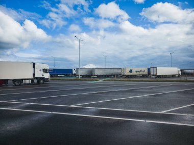 Marijampol, Litvanya 'da Kamyon park alanı Ekim 2025