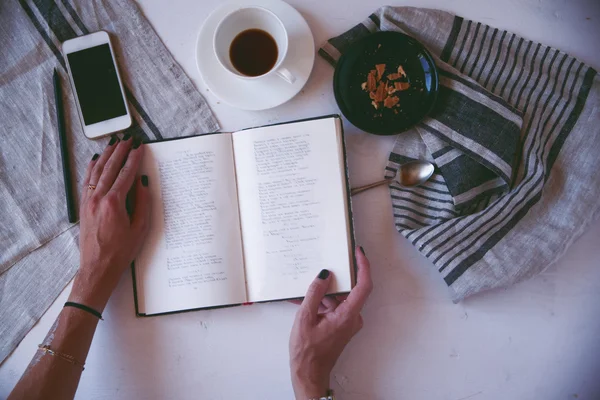 Caffè e libro preferito — Foto Stock