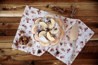 Ev yapımı elmalı turta.