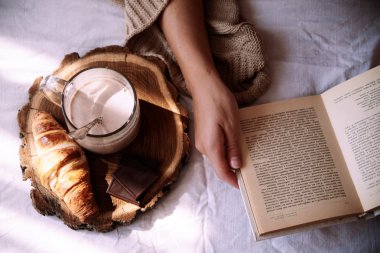 Kakao ve çikolata kruvasan