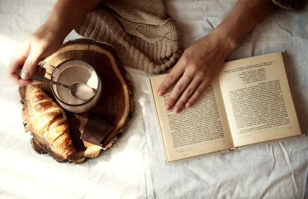 Kakao ve çikolata kruvasan