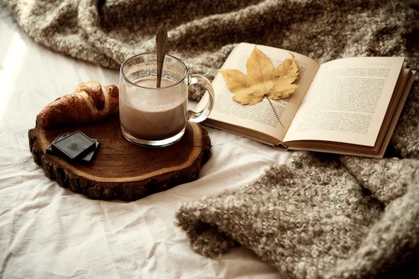 Cocoa and chocolate croissant — Stock Photo, Image