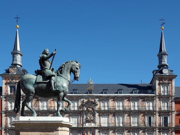   Kral Felipe III heykeli.