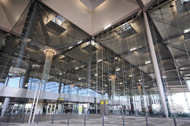 Malaga havaalanında yeni terminal 3 binası