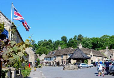 Castle Inn köy Merkezi, Castle Combe arka on dördüncü yüzyıl piyasa görünümü.