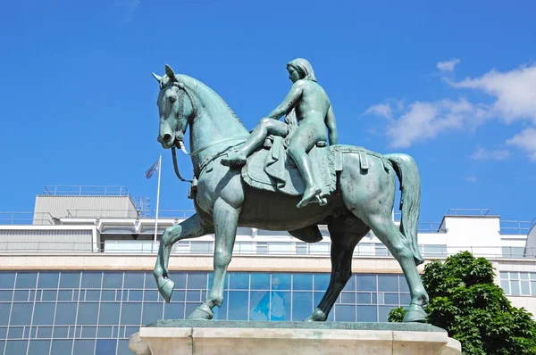 Godiva-Statue am Breittor im Stadtzentrum, Coventry. — Stockfoto