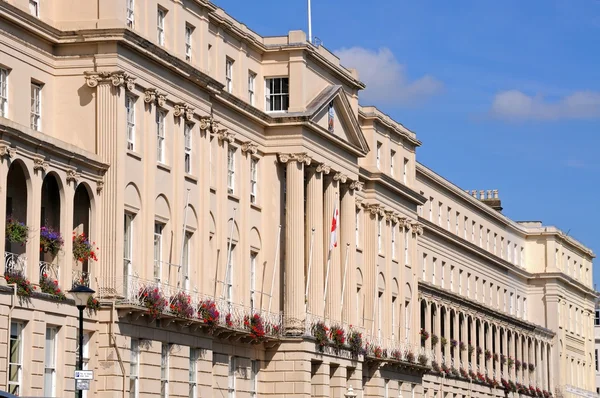 Vista frontal de las oficinas municipales a lo largo del paseo marítimo, Cheltenham . —  Fotos de Stock