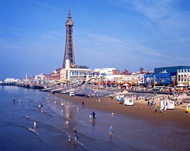 Kule ve plaj, Blackpool yükseltilmiş görünümü.