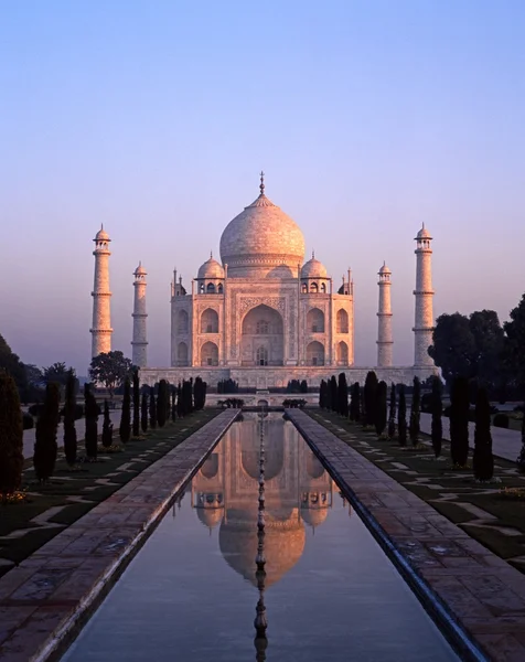 El Taj Mahal en la madrugada, Agra, India . — Foto de Stock