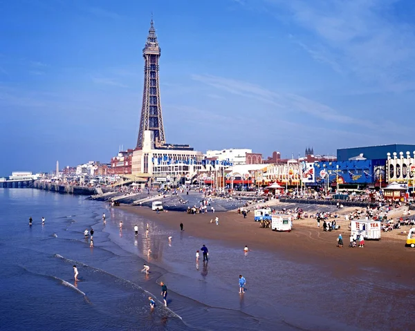 Erhöhter Blick auf Turm und Strand, Blackpool. — Stockfoto