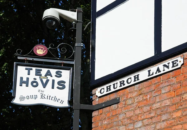 Thee met Hovis soep keuken teken op een muur langs Church Lane, Stafford. — Stockfoto
