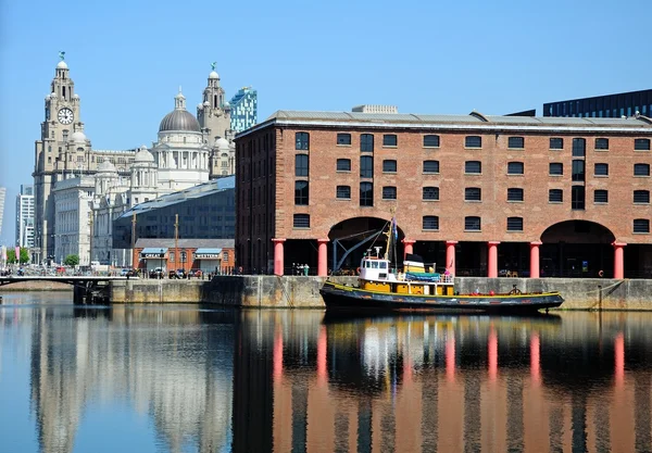 Yachts moored in Albert Dock with the Three Graces to the rear, Liverpool. — Stock Fotó