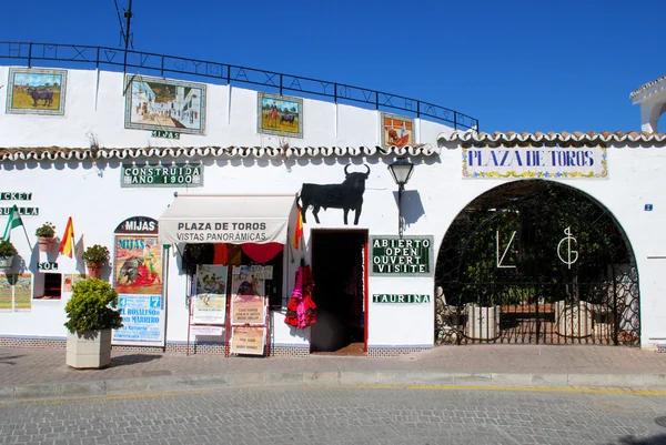 Vista de la plaza de toros y entrada, construida en 1900, Mijas . — Foto de Stock