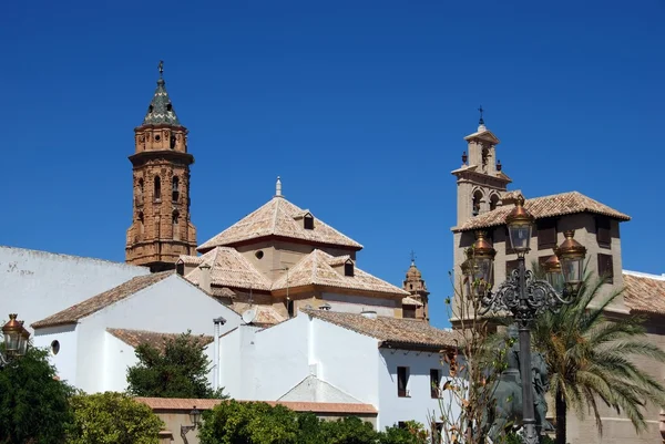 Torre da igreja de San Sebastian e centro do convento Encarnation visto da Plaza Guerrero Munoz, Antequera . — Fotografia de Stock