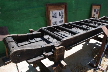 Ortaçağ pazarında sivri ile Ortaçağ işkence raf, Barbate