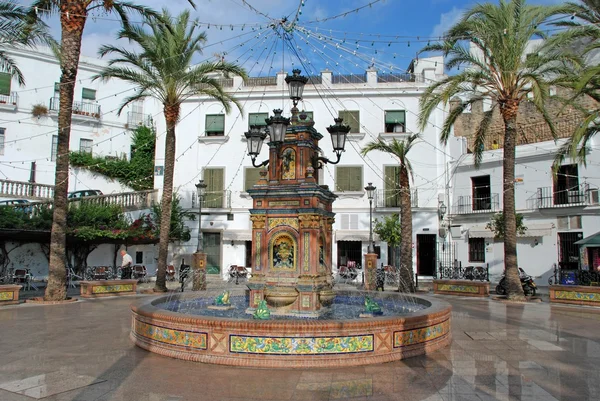 Fontän på torget i Vejer de la Frontera. — Stockfoto