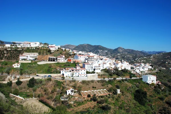 Vista de la ciudad con montañas en la parte trasera, Corumbela . —  Fotos de Stock