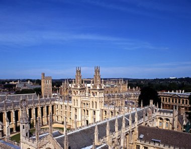 All Souls College, Oxford'un yükseltilmiş görünümü