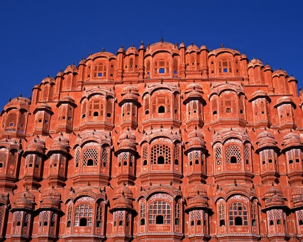 El Palacio del Viento (Hawa Mahal) construido en 1799 por Maharaja Sawai Pratap Singh de piedra arenisca roja y rosa, Jaipur . — Foto de Stock