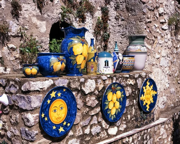 Töpferei zum Verkauf, ravello. — Stockfoto