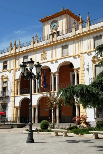 Blick auf das Rathaus auf dem Platz der Verfassung, priego de cordoba. — Stockfoto