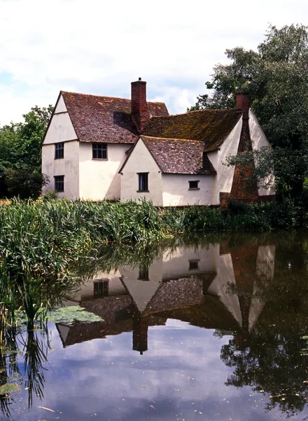 Willy Lotts Cottage lungo il fiume Stour, Flatford . — Foto Stock