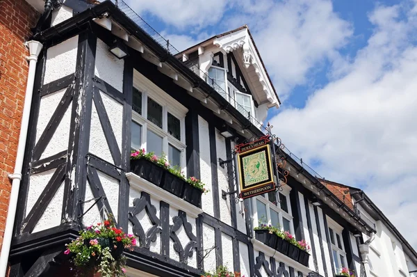 Front facade detail of The Dukes Head Public House in Corn Square, Leominster. — Stock Photo, Image